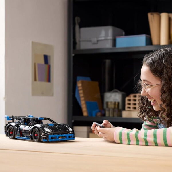 Coche de carreras Porsche GT4 teledirigido LEGO Technic 874 pcs - Imagen 3