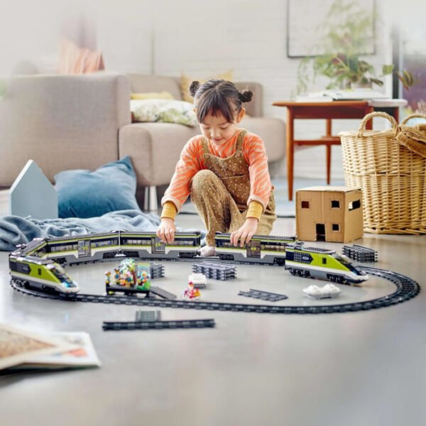 Tren de pasajeros teledirigido con luces y vías LEGO City 764  pcs - Imagen 2