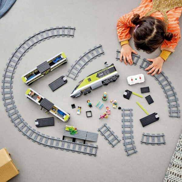 Tren de pasajeros teledirigido con luces y vías LEGO City 764  pcs - Imagen 6